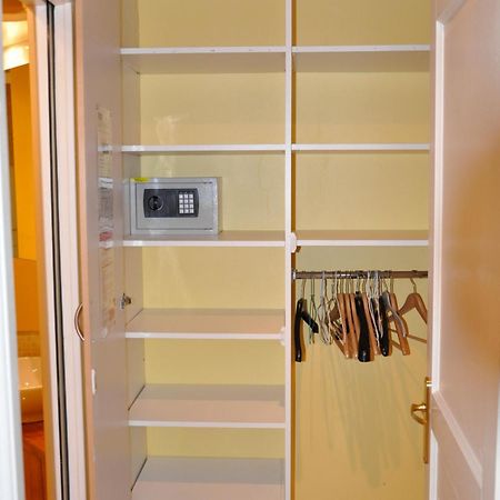 Les Studios De La Place  Lyon Habitación foto
